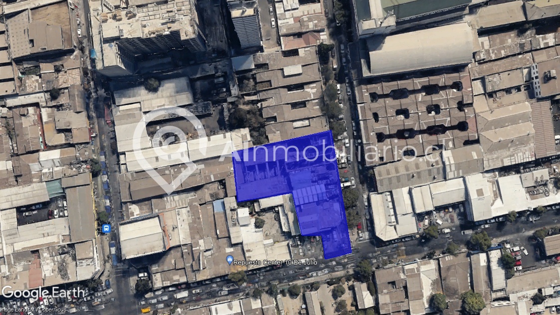 Imagen que muestra el jardín de la propiedad en venta en Santiago Diez de Julio, con amplios espacios verdes y áreas para la recreación