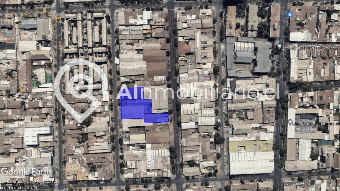 Imagen aérea que muestra una vista panorámica del terreno en venta en Roberto Espinoza, Santiago, con un terreno plano y listo para construir la casa de tus sueños en una de las mejores zonas de la ciudad