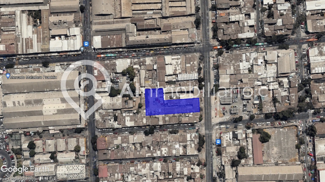 Imagen de la vista panorámica de la propiedad en venta en la calle Santa Rosa en Santiago, mostrando las áreas verdes y el paisaje urbano de la ciudad