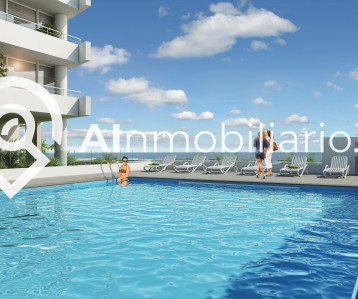 Vista hacia la piscina de los departamentos en Iquique