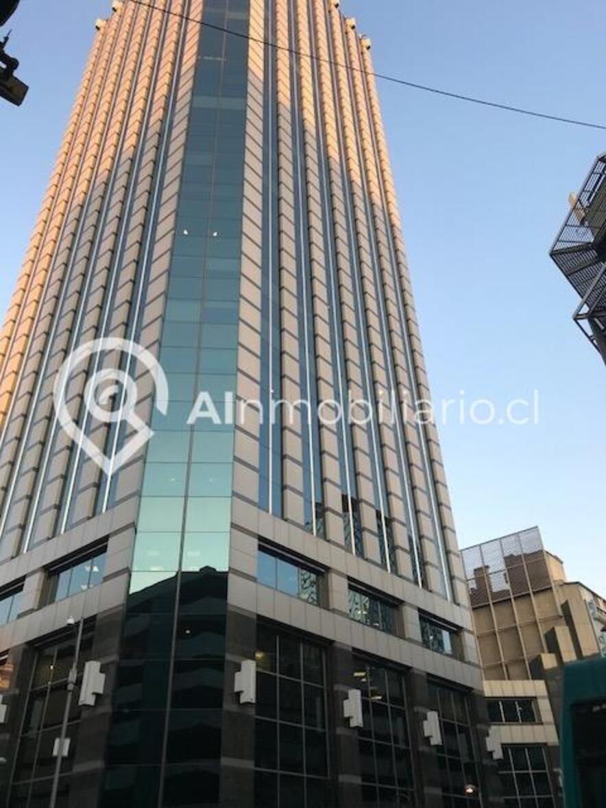 Vista exterior edificio ubicado en Miraflores comuna de Santiago