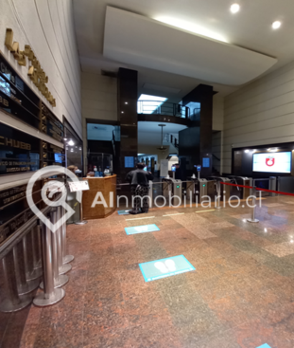 Interior de la oficina Miraflores comuna de Santiago