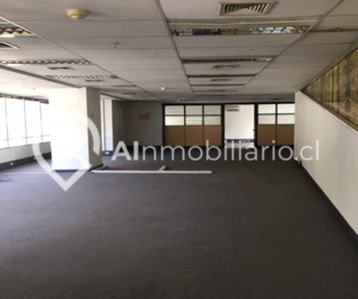 Vista interior de la oficina Miraflores Santiago