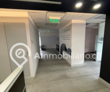 Interior de la oficina Miraflores comuna de Santiago