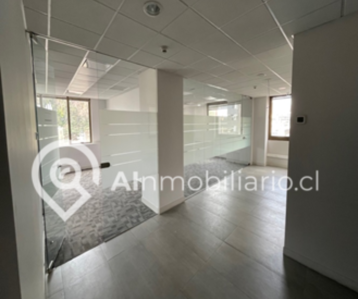 Interior de la oficina Miraflores comuna de Santiago