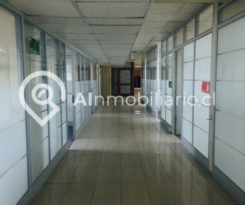 Interior de oficina disponible para arriendo ubicada en calle Ahumada