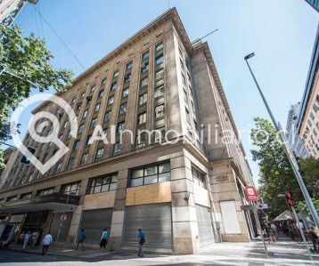 Edificio con oficinas disponibles para arriendo ubicado en Moneda, Santiago