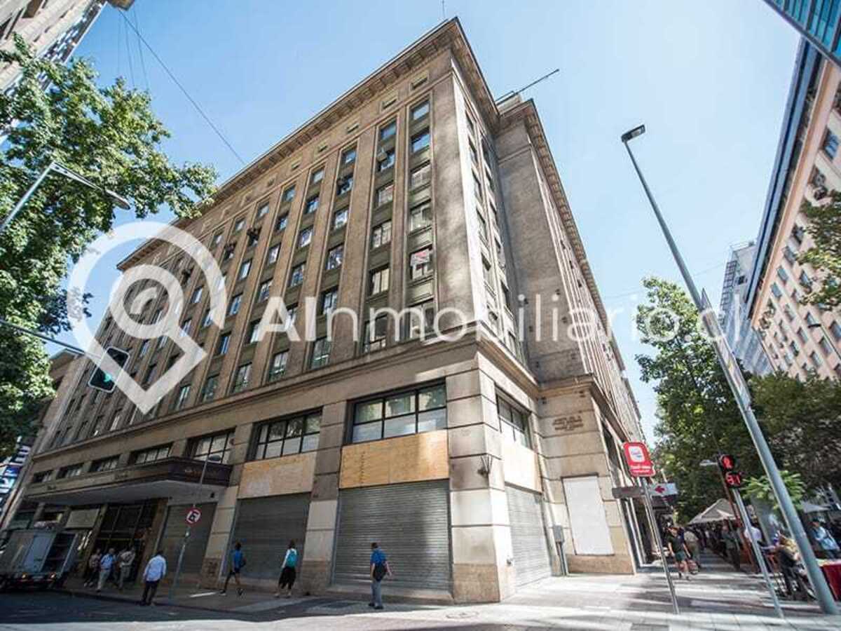 Edificio con oficinas disponibles para arriendo ubicado en Moneda, Santiago