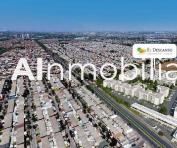 Vista aérea de los locales comerciales disponibles para arriendo en stripcenter, ubicados en la Av. El Descanso, comuna de Maipú, listos para ser ocupados y personalizados según tus necesidades.