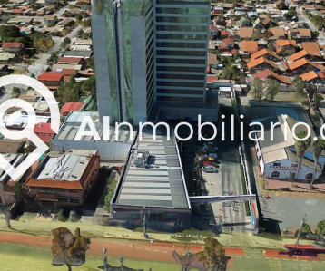 Imagen de la vista frontal del local comercial en stripcenter, ubicado en la Av. Los Pajaritos, comuna de Maipú, listo para ser ocupado por tu negocio.