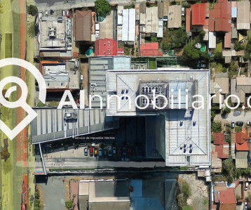 Vista aérea del local comercial disponible para arriendo en stripcenter, ubicado en la Av. Los Pajaritos, comuna de Maipú, ofreciendo una excelente ubicación para tu negocio.