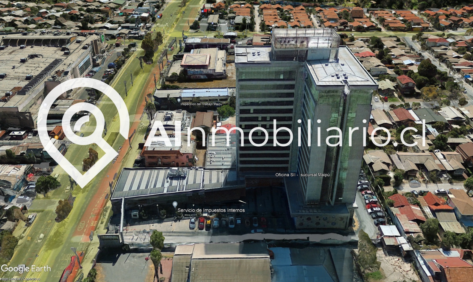 Vista frontal del espacioso local comercial en stripcenter ubicado en la Av. Los Pajaritos, comuna de Maipú, disponible para arriendo.