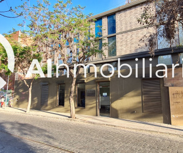 Fachada exterior del impresionante espacio en arriendo, ubicado en General Bulnes, Santiago.