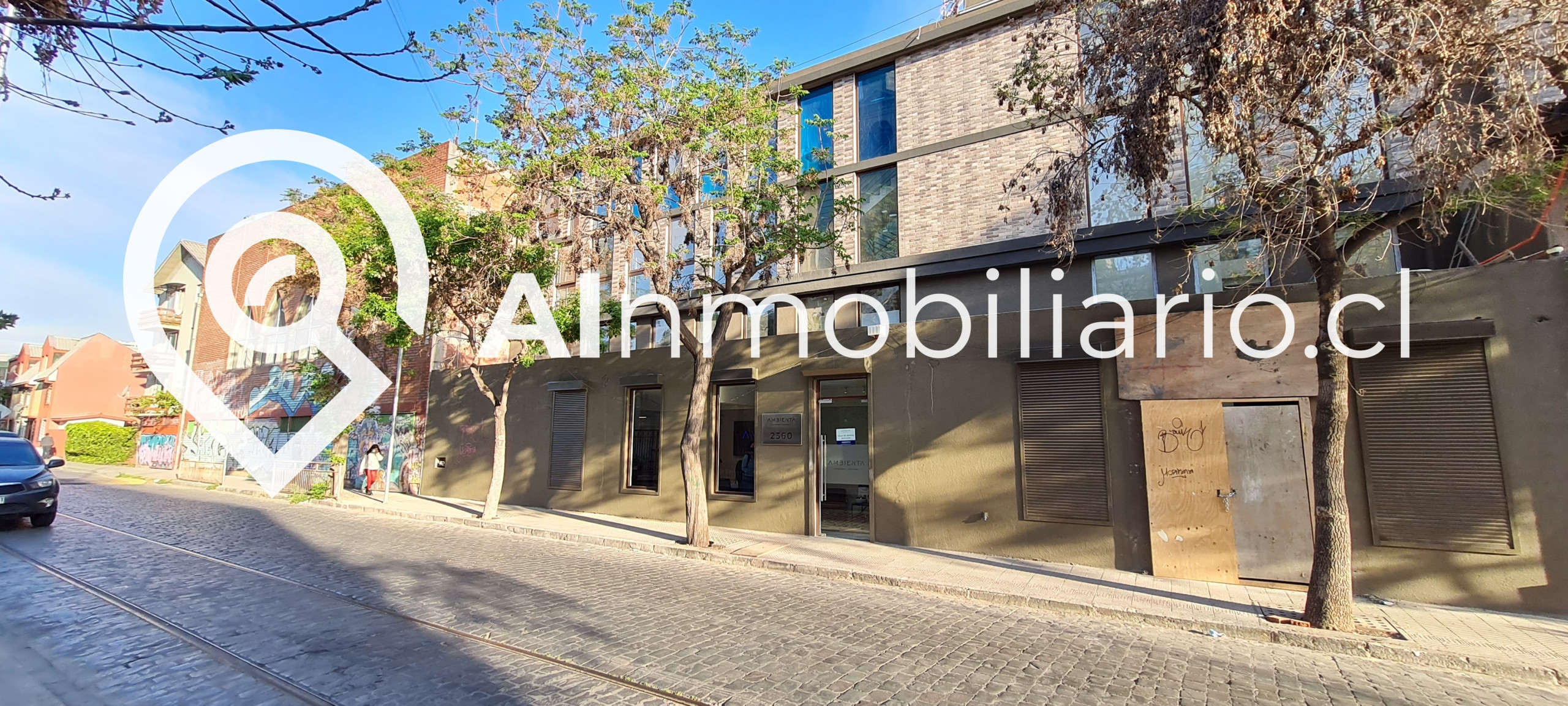 Fachada exterior del impresionante espacio en arriendo, ubicado en General Bulnes, Santiago.