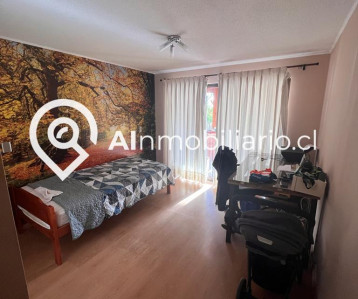 Amplio y acogedor dormitorio en venta con gran iluminación natural en el sector El Panul, La Florida