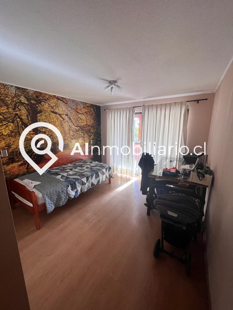 Amplio y acogedor dormitorio en venta con gran iluminación natural en el sector El Panul, La Florida