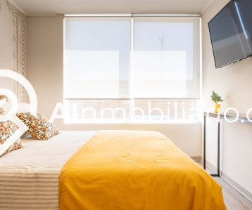 Dormitorio acogedor en departamento en venta en Edificio Vicuña Mackenna, Ñuñoa.