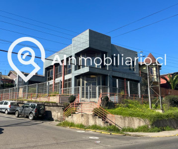 Vista moderna de la fachada del local en venta en la avenida Chile, Lolleo, San Antonio.