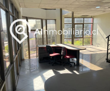 Elegante hall de entrada de la propiedad en venta en Av. Chile, Lolleo, San Antonio