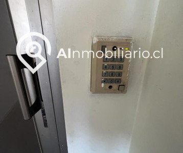 Vista de las puertas automatizadas de la propiedad en venta en Av. Chile, Lolleo, San Antonio.